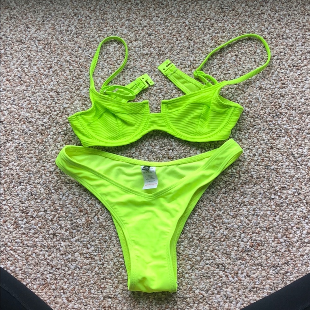 Bikini set!